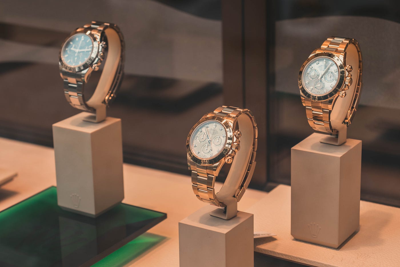 Analog mechanical watch for men