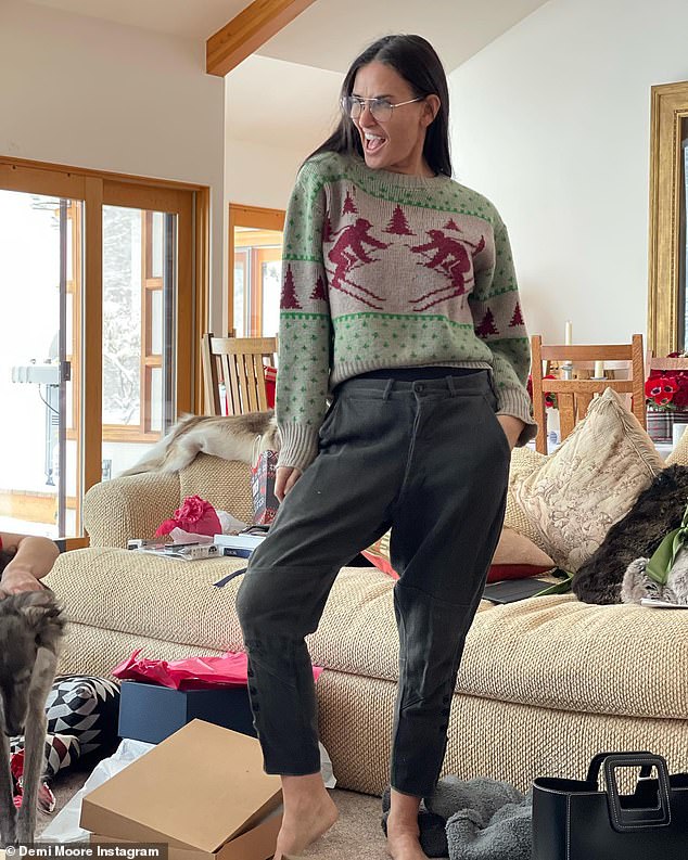 59-year-old Demi Moore looks young in a ski sweater as she wishes her followers a Happy New Year Eueditorial