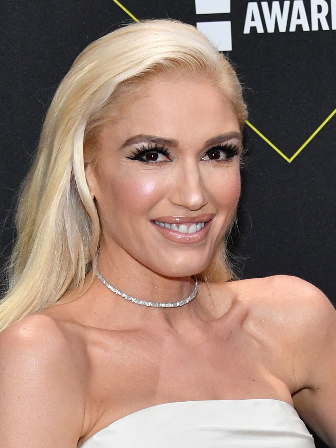 Gwen Stefani Has Short Hair and Bangs Photos | Allure
