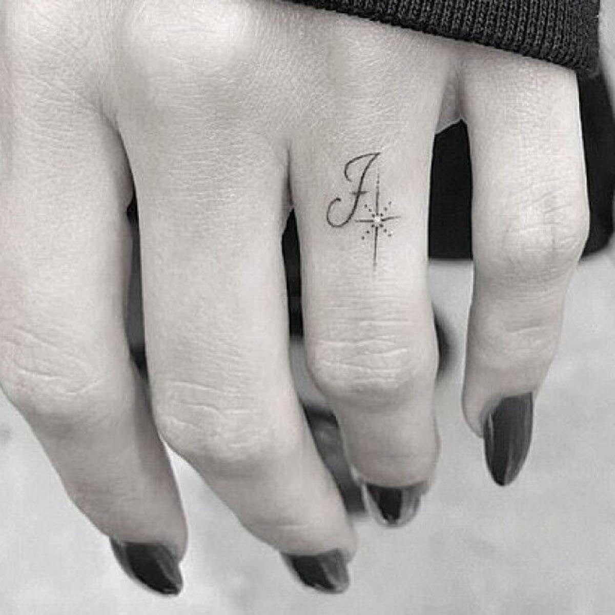 Hailey Biebers special J tattoo