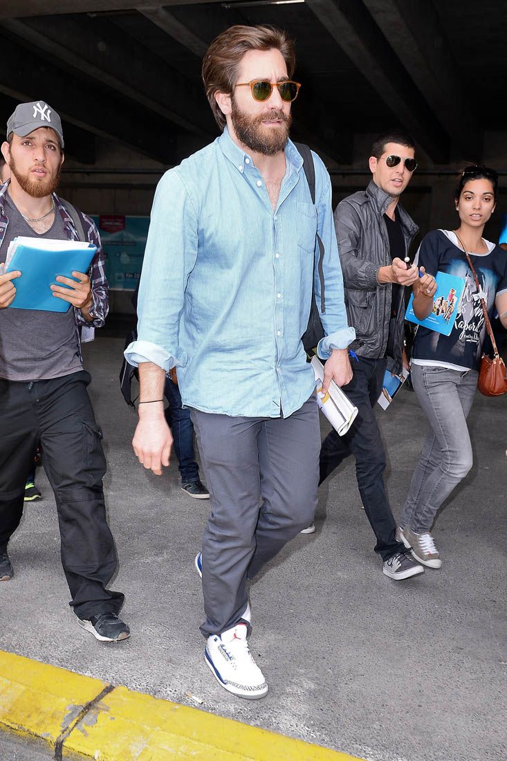 Jake Gyllenhaal arrives in Cannes for Okja as first trailer with Tilda  Swinton released | Jake gyllenhaal, Light denim shirt, Mens casual outfits