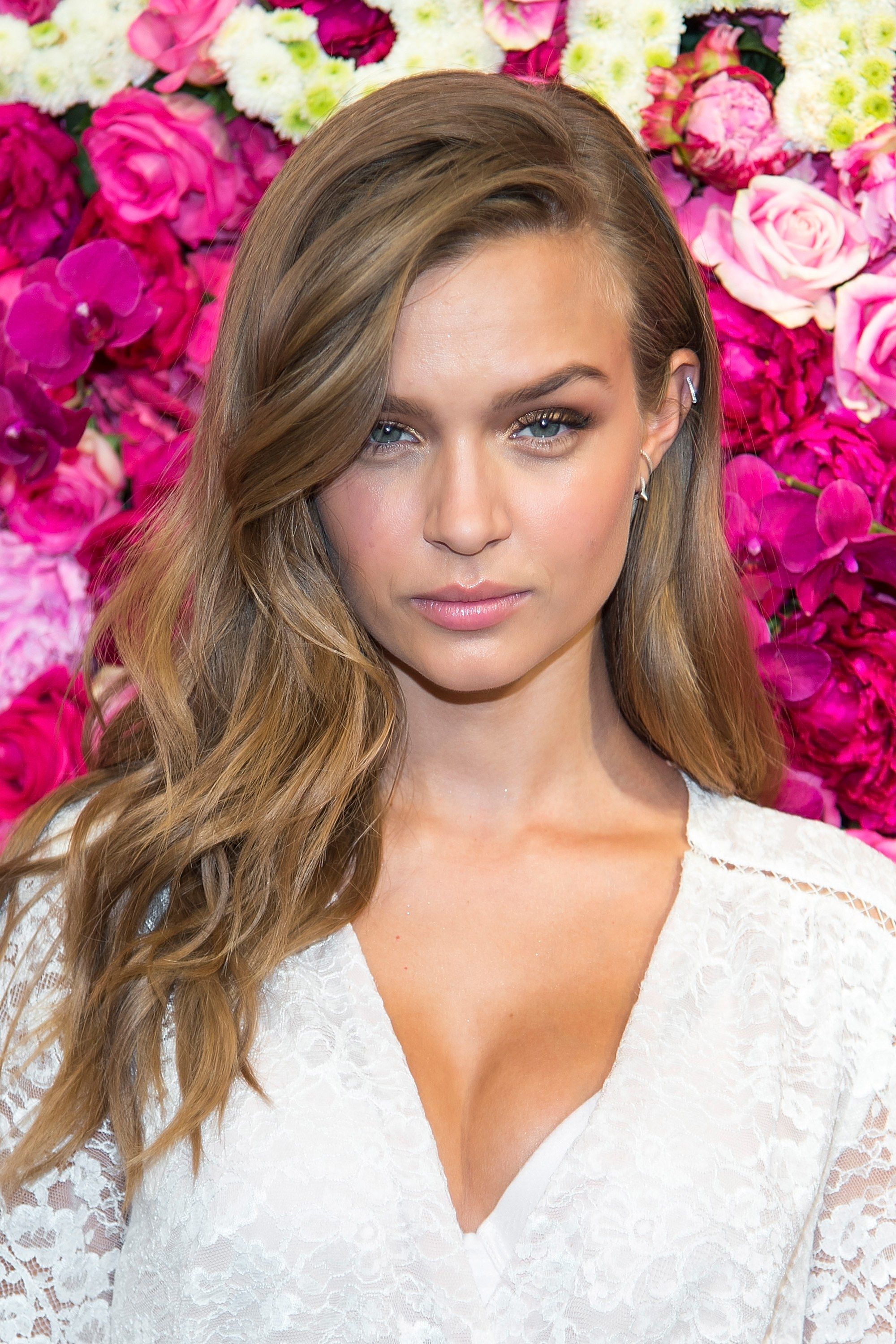 Victoria's Secret Angel Josephine Skriver Recommends Using Coconut Oil for  Just About Everything | Beautiful hair, Honey hair, Hair inspiration